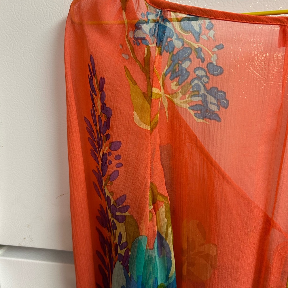 HALE BOB 100% Silk Top
Size S Like New
5 Star Seller ***** - Picture 6 of 9